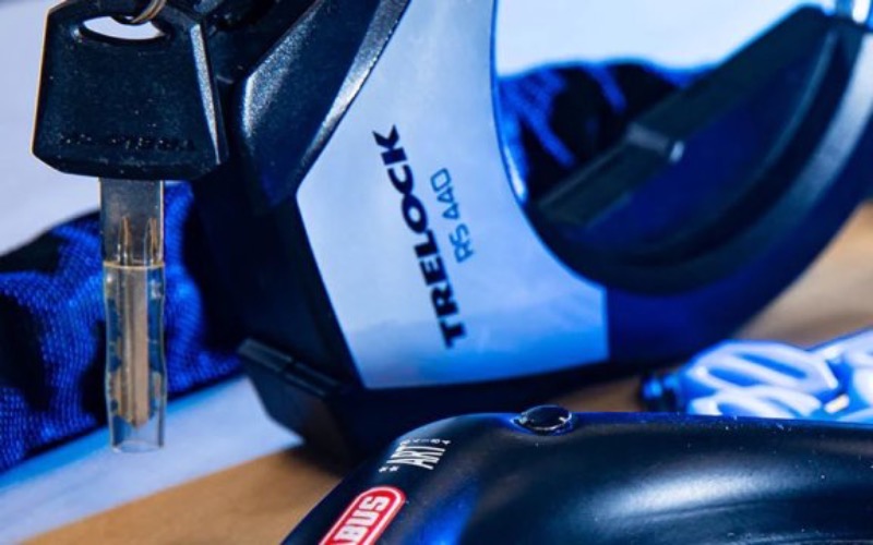 <p>Trelock is een bekend merk dat kwalitatieve en veilige fietssloten maakt, en we zorgen ervoor dat je snel weer verder kunt als je je sleutel kwijt bent of beschadigd is. Of je nu een&nbsp;Trelock U-slot,&nbsp;kettingslot,&nbsp;vouwslot&nbsp;of een ander Trelock-slot hebt, wij kunnen jouw verloren sleutel vervangen, een duplicaat maken of beschadigde sleutels reparer</p>
